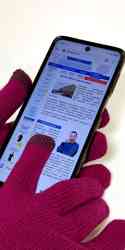 Изображение сенсорных перчаток сливового цвета Norveg SuperFine Merino Touch Screen